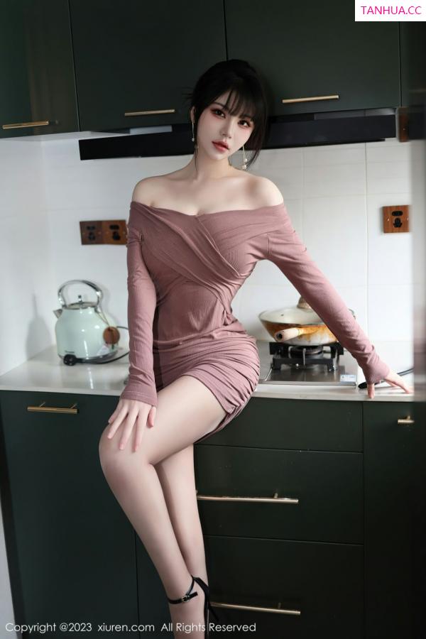 [XiuRen]高清写真图 2023.01.28 No.6178 桃桃子_ 厨娘美腿